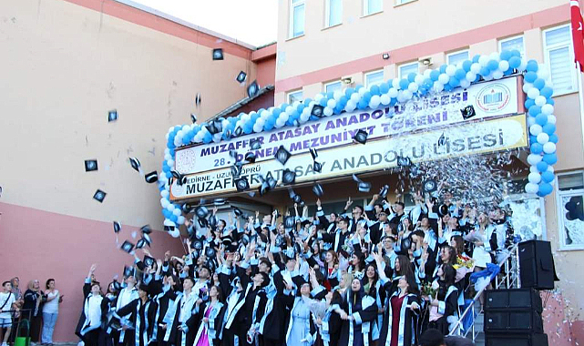 Uzunköprü'de Mezuniyet Coşkusu! Başkan Martin Gençlerin Mutluluğuna Ortak Oldu