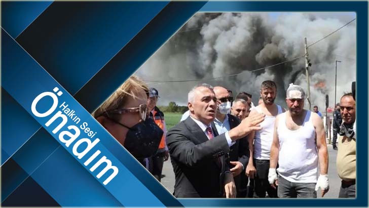 Çıkan yangında bir işyeri tamamen kül oldu