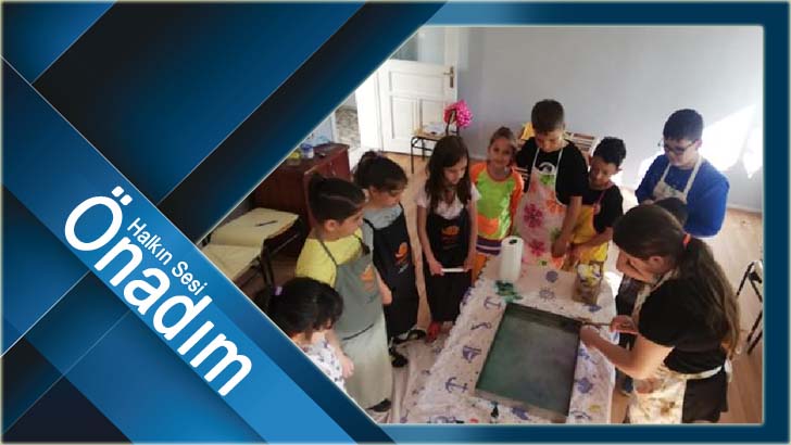Çocuklar camide 'Ebru Sanatı' ile tanıştı