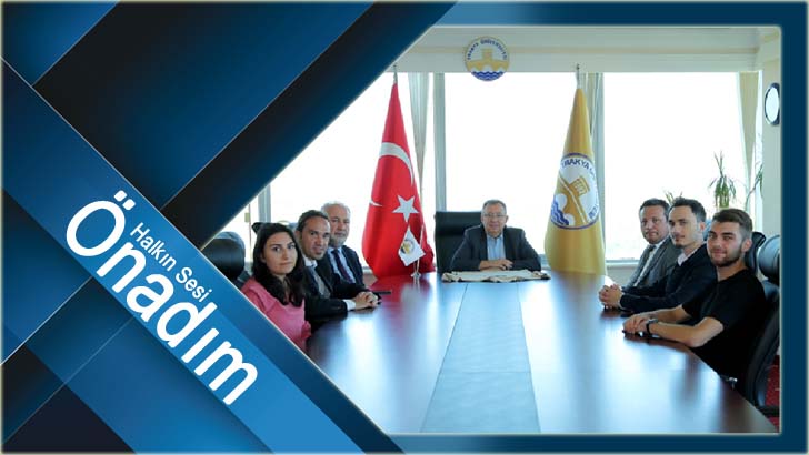 TEKNOFEST 2022’DE İLK 10’A GİREN TRAKYA ÜNİVERSİTESİ SİMURG ROKET TAKIMI’NDAN REKTÖR PROF. DR. ERHAN TABAKOĞLU’NA ZİYARET