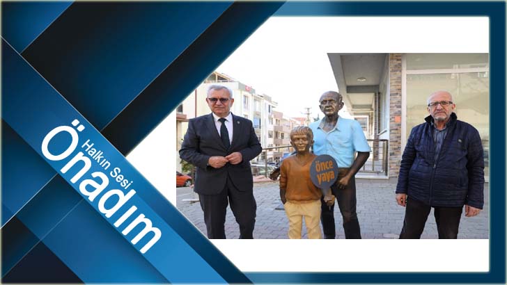 Şadan Amca'nın trafikteki duyarlılığı heykelle ölümsüzleştirildi