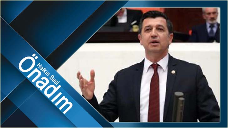 ÇOCUKLAR BOŞ BESLENME ÇANTALARIYLA KARANLIKTA EVLERİNDEN ÇIKIYOR