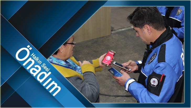 Polisten Fuara Katılan Vatandaşlara Bilgilendirme