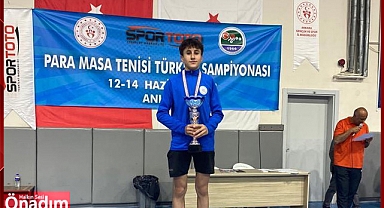 Başkan Akay Masa Tenisi Şampiyonu'nu Tebrik Etti