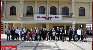 Dereceye Giren Öğrencilere Ödülleri Vali Kırbıyık Verdi