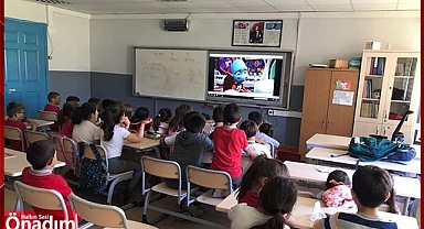 Gezici Kütüphane eğitirken eğlendirmeye devam ediyor