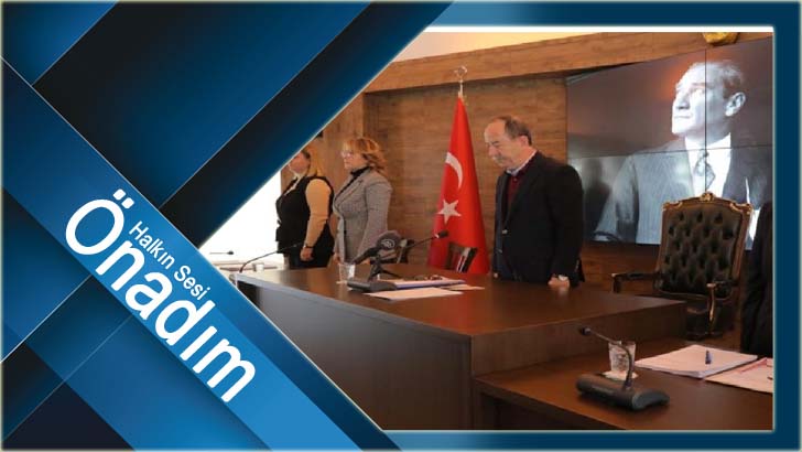 EDİRNE BELEDİYE MECLİSİ'NDE DEPREMDE HAYATINI KAYBEDENLER İÇİN SAYGI DURUŞU