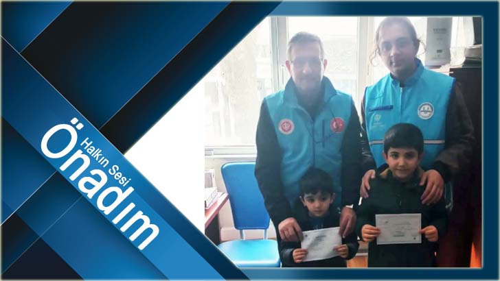 Minik yürekler depremzedeler için kumbarasındaki harçlıklarını gönderdi