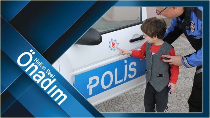 Polisten çocuklara tanıtım etkinliği