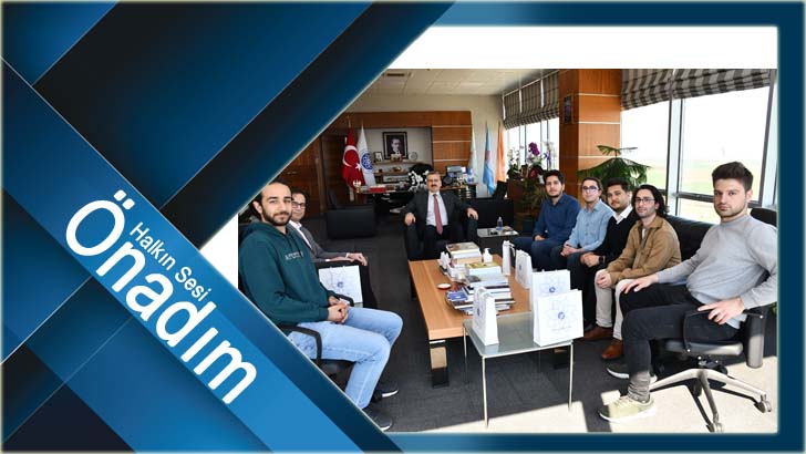 Rektör Şahin başarılı öğrencileri makamında kabul etti