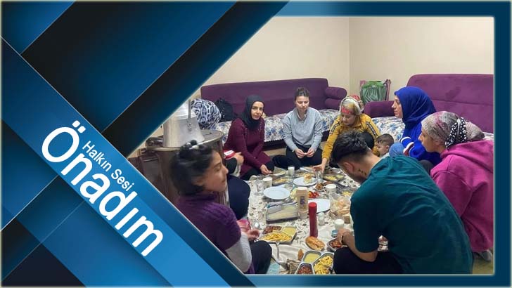 Büyükyeğen depremzede ailenin sofrasında oruç açtı