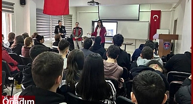 Dijital Zorbalık ve Güvenli İnternet Eğitimi