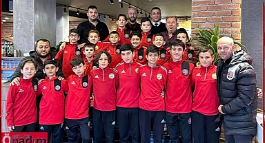 Rakiplerine 3 Attılar Köfteyi Kaptılar