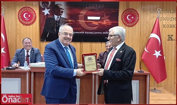 Akbulut’tan Veda, “Dile Kolay 15 Yıl, 5 Bin 475 Gün…”