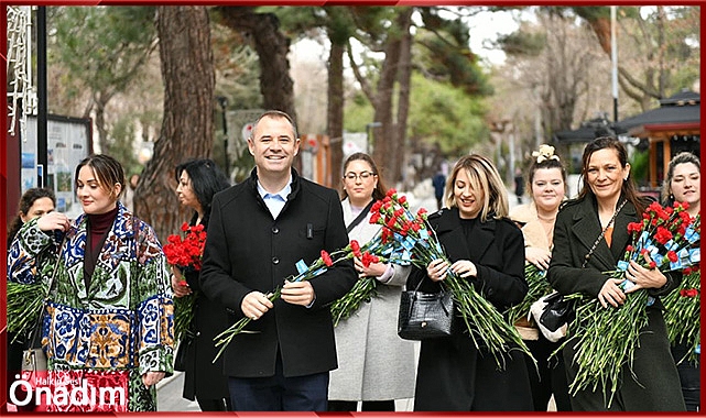 Derya Bulut'tan Karanfilli kadınlar günü kutlaması