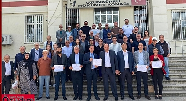 AK Parti’nin Seçilmişleri Mazbatalarını Aldılar