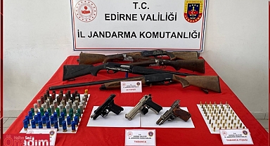 Arama sonucu ele geçirilenler; tabanca, tüfek, fişek…