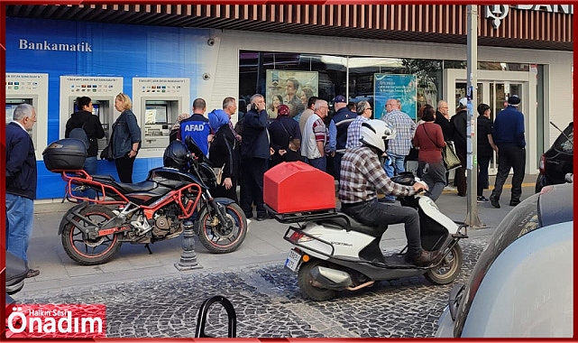 Banka önlerinde ikramiye kuyruğu