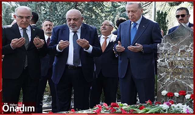 Başbuğ'un Vefatının 27. Yıldönümünde Cumhurbaşkanı Erdoğan, Alparslan Türkeş'in kabrini ziyaret etti