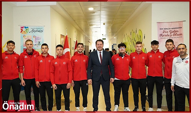Başkan Talay, futbolcuları tebrik etti