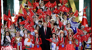 Cumhurbaşkanı Recep Tayyip Erdoğan; “Gözümüzün Nuru Evlatlarımızın 23 Nisan Millî Egemenlik ve Çocuk Bayramı’nı Tebrik Ediyorum”