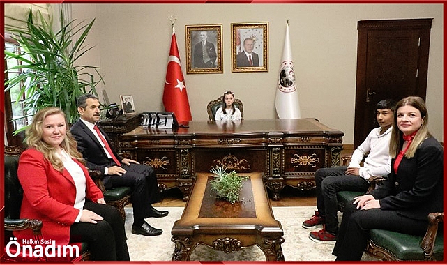 “KIRKLARELİ VALİLİĞİ’NDE 23 NİSAN GELENEĞİ” BOZULMADI