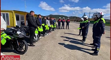 Motosikletli Grubun Bayramını Kutlayıp Reflektörlü Yelek Dağıttılar