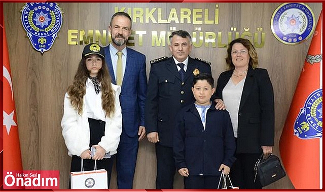 Öğrenciler Emniyet Müdürü’nün Makamına Oturdu