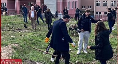 Öğrenciler Fidanları Toprakla Buluşturdu