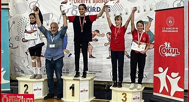 Yıldızlar Bayan Güreşlerinde Türkiye 3'ncüsü Süloğlu'ndan!