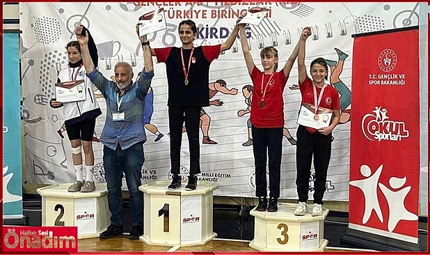 Yıldızlar Bayan Güreşlerinde Türkiye 3'ncüsü Süloğlu'ndan!