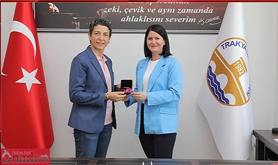 Başkan Akın İlk Türk Kadın Voleybol Hakemi Özbar ile Buluştu