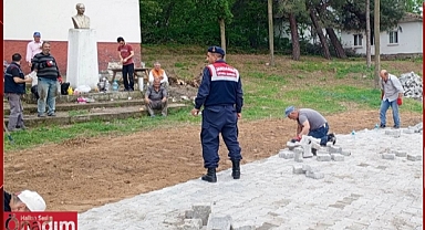 İş Sağlığı Haftasında Jandarmadan İmece Usulü Çalışan Köylülere Ziyaret