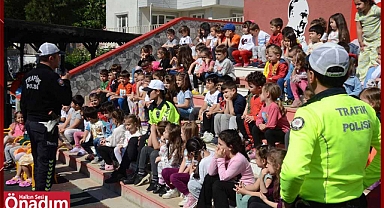 Öğrenci ve Sürücülere Trafik Eğitimi Verildi