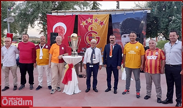 Galatasaraylıların Şampiyonluk Yemeğinde Coşku Tavan Yaptı
