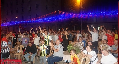 Milli Coşku Adalet Meydanını Kuşattı