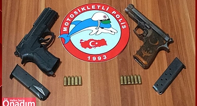 Şüphelenen Şahısların Üzerinde Tabanca Bulundu
