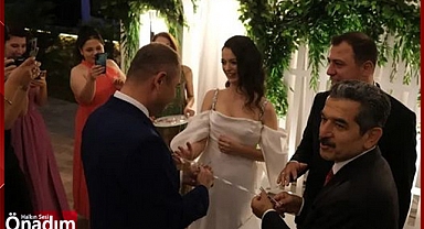 Nişan Yüzüklerini Birlikte Taktılar