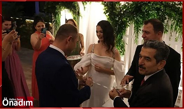 Nişan Yüzüklerini Birlikte Taktılar