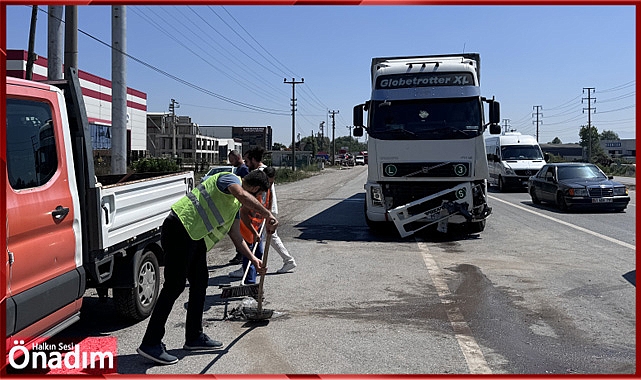 Tırın Işıkta Duran Hafif Ticari Araca Çarpması Sonucu 5 Kişi Yaralandı