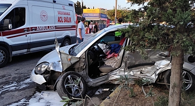 2 Otomobil Çarpıştı 6 Kişi Yaralandı 