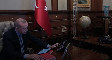 Cumhurbaşkanı Erdoğan, İzmir’deki Yangından Etkilenen Vatandaşlarla Telefon Görüşmesi Yaptı