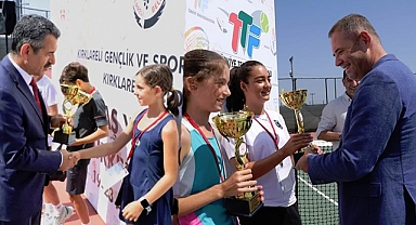 Dereceye Giren Sporculara Ödülleri Verildi