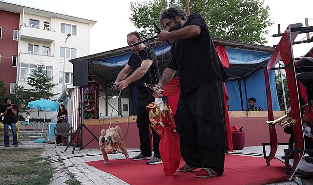 Kukla Tiyatrosu Çocukları Eğlendirmeye Devam Ediyor