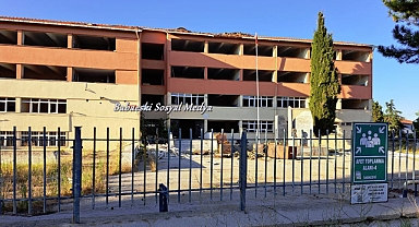 O Okul Yıkılıyor