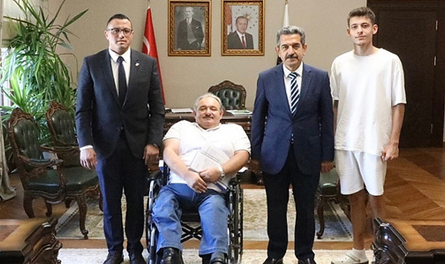 Vali Birol Ekici'ye Babaeski Gençlik Merkezinden Ziyaret