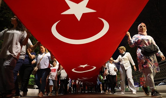Zafer Coşkusu Fener Alayı İle Sürdü