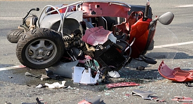 Alkollü Sürücünün Otomobiliyle Çarptığı Motosikletteki Kadın Öldü 