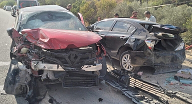Bir Otomobilin Park Halindeki Araçlara Çarpması Sonucu 7 Kişi Yaralandı 
