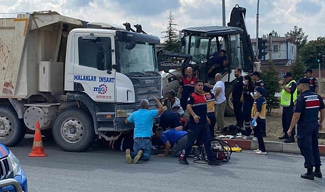 Çanakkale'de Kamyonun Altında Kalan Motosikletli Öldü